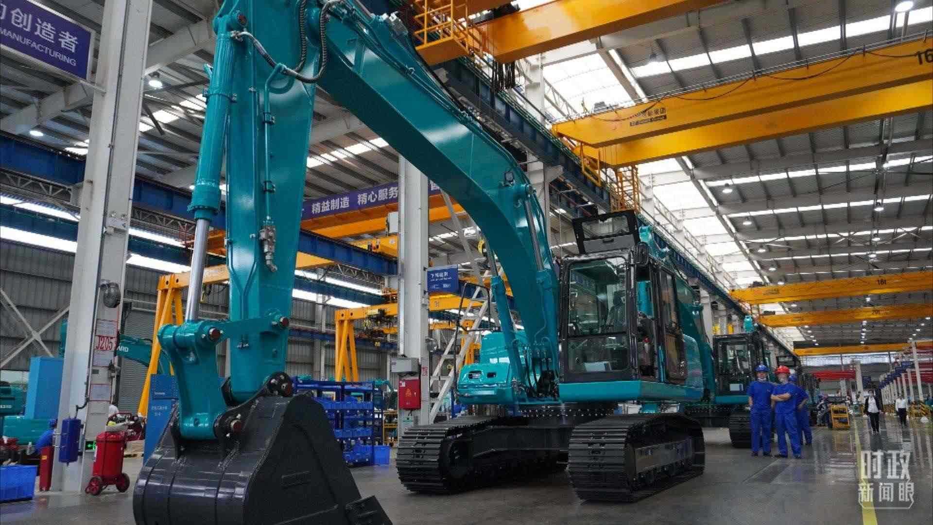 △這是山河智能大型挖掘機的組裝車間。2020年9月，習近平曾到此地考察。（總臺央視記者郭曉龍拍攝）
