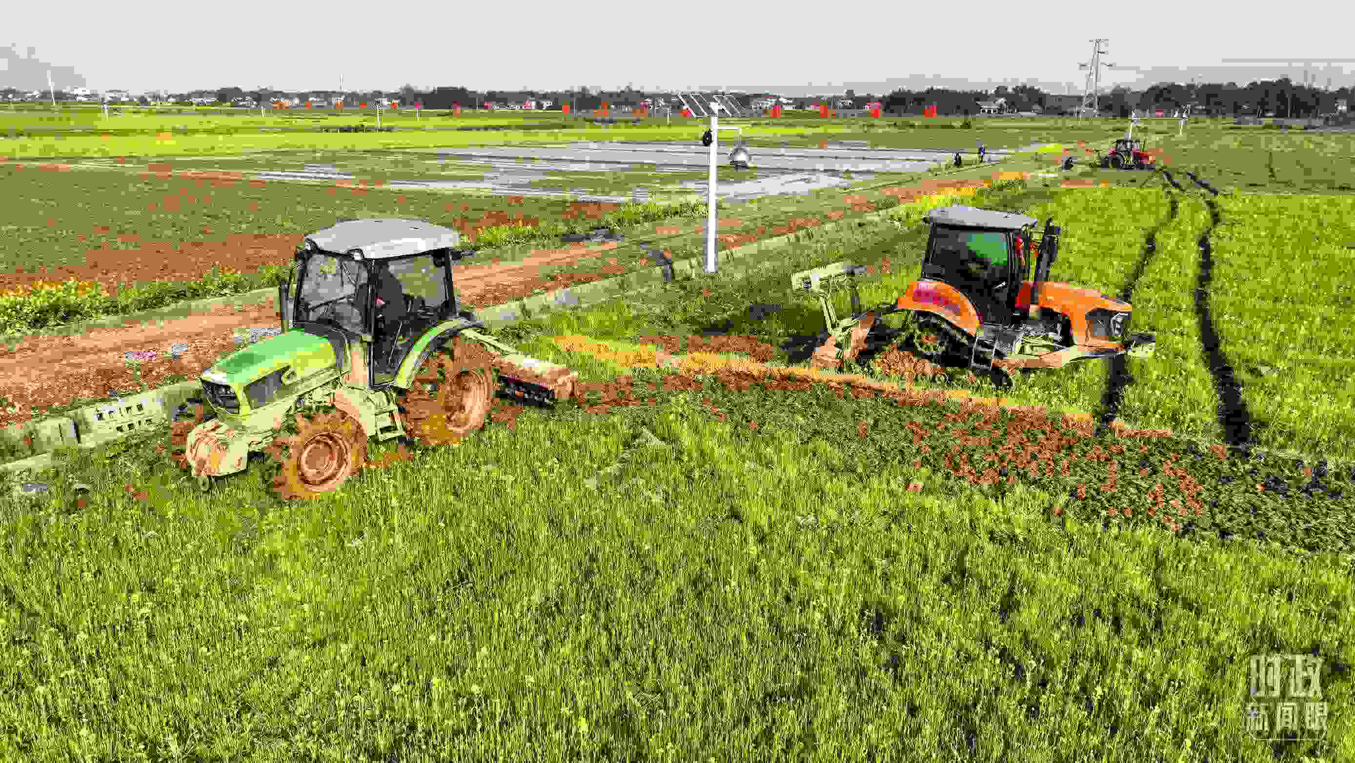 △位于港中坪村的糧食生產萬畝綜合示范片區(qū)，春耕備耕生產繁忙。（總臺央廣記者潘毅拍攝）