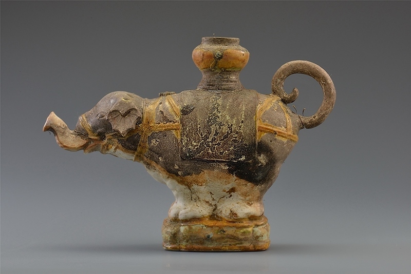 一號沉船出水的三彩象形持壺。中國文物報(bào)社供圖