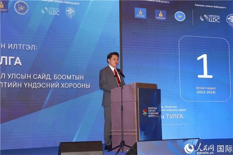 2.圖勒嘎部長做主旨報告。人民網(wǎng)記者 霍文攝_副本
