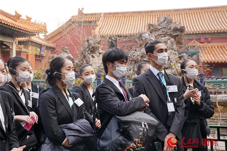 松山芭蕾舞團(tuán)青年代表團(tuán)在故宮參觀。人民網(wǎng)記者 張麗婭攝