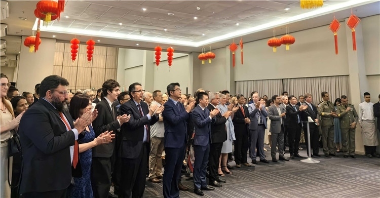 當(dāng)?shù)貢r間3月27日，中國駐累西腓新任總領(lǐng)事蘭和平舉行到任招待會。圖為招待會現(xiàn)場。中國駐累西腓總領(lǐng)事館供圖