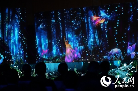 原創(chuàng)舞蹈《萬物有靈》。人民網(wǎng)記者 李發(fā)興攝