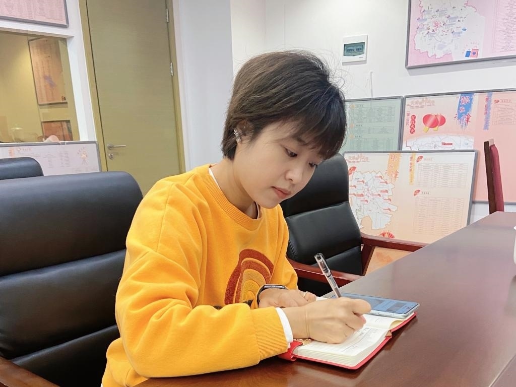 武麗潔在工作中。新華社發(fā)