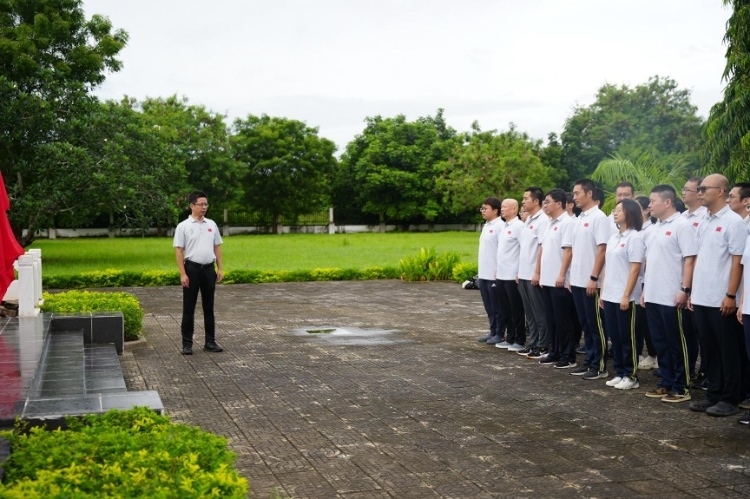 醫(yī)療隊(duì)隊(duì)長(zhǎng)致詞。中國(guó)援桑醫(yī)療隊(duì)供圖