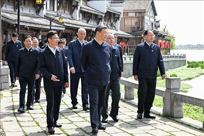 △2024年3月18日至21日，習(xí)近平總書記在湖南考察。這是19日上午，總書記在常德河街考察。