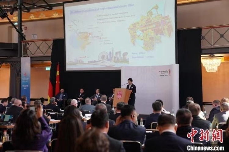 當(dāng)?shù)貢r(shí)間4月5日，由中國(guó)商務(wù)部主辦的“投資中國(guó)”德國(guó)專(zhuān)場(chǎng)推介活動(dòng)在斯圖加特市舉行。中新社記者 馬秀秀 攝