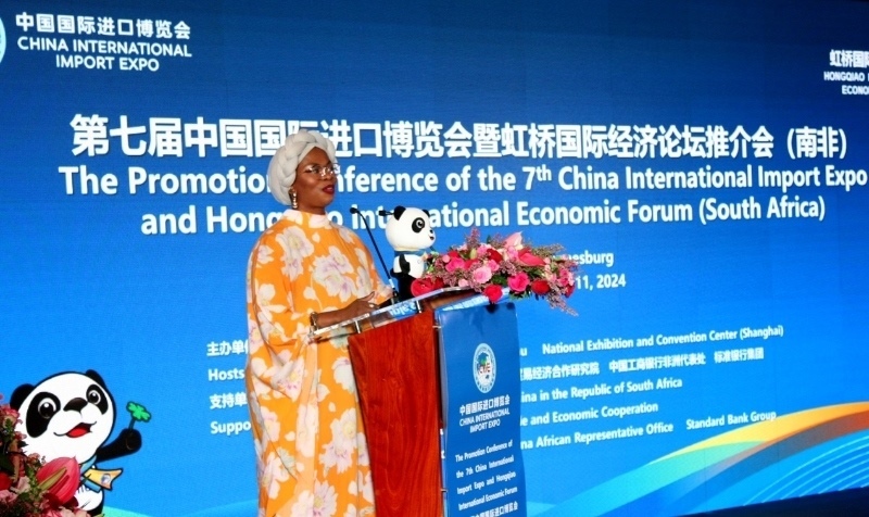 南非貿(mào)易、工業(yè)和競(jìng)爭(zhēng)部出口促進(jìn)司副總司長(zhǎng)馬塔博格致辭。（圖片來(lái)源：中國(guó)國(guó)際進(jìn)口博覽會(huì)官微）