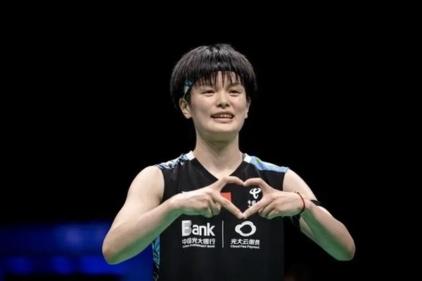 4月14日，王祉怡在奪冠后慶祝。新華社記者 江漢攝