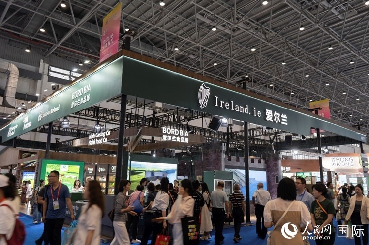 第四屆中國國際消費(fèi)品博覽會愛爾蘭國家館。人民網(wǎng) 常沙攝