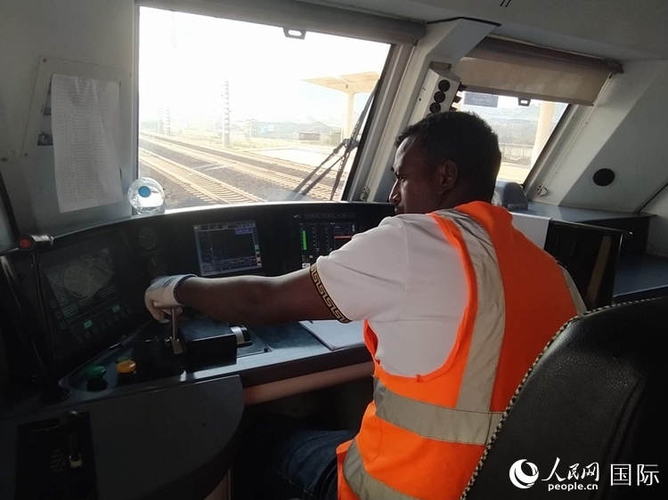 火車司機索博卡。人民網記者 黃培昭攝