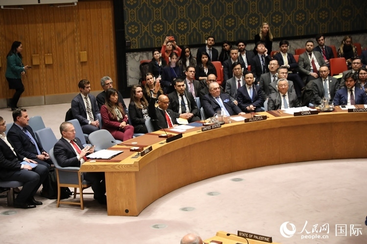 4月18日，安理會(huì)投票現(xiàn)場(chǎng)，12個(gè)成員投贊成票。 人民網(wǎng)記者 李志偉攝