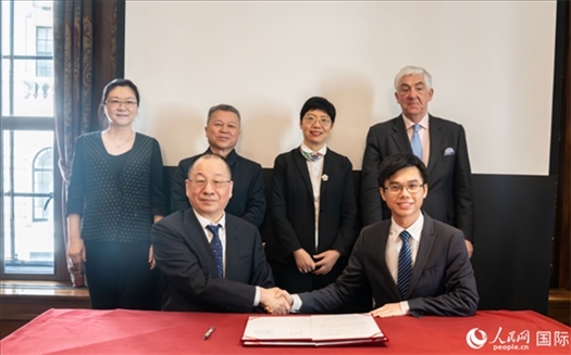 活動(dòng)簽約現(xiàn)場(chǎng)。實(shí)習(xí)生 劉船攝