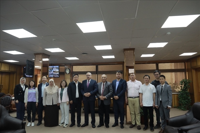 活動現(xiàn)場合影。蘇伊士運(yùn)河大學(xué)孔子學(xué)院供圖