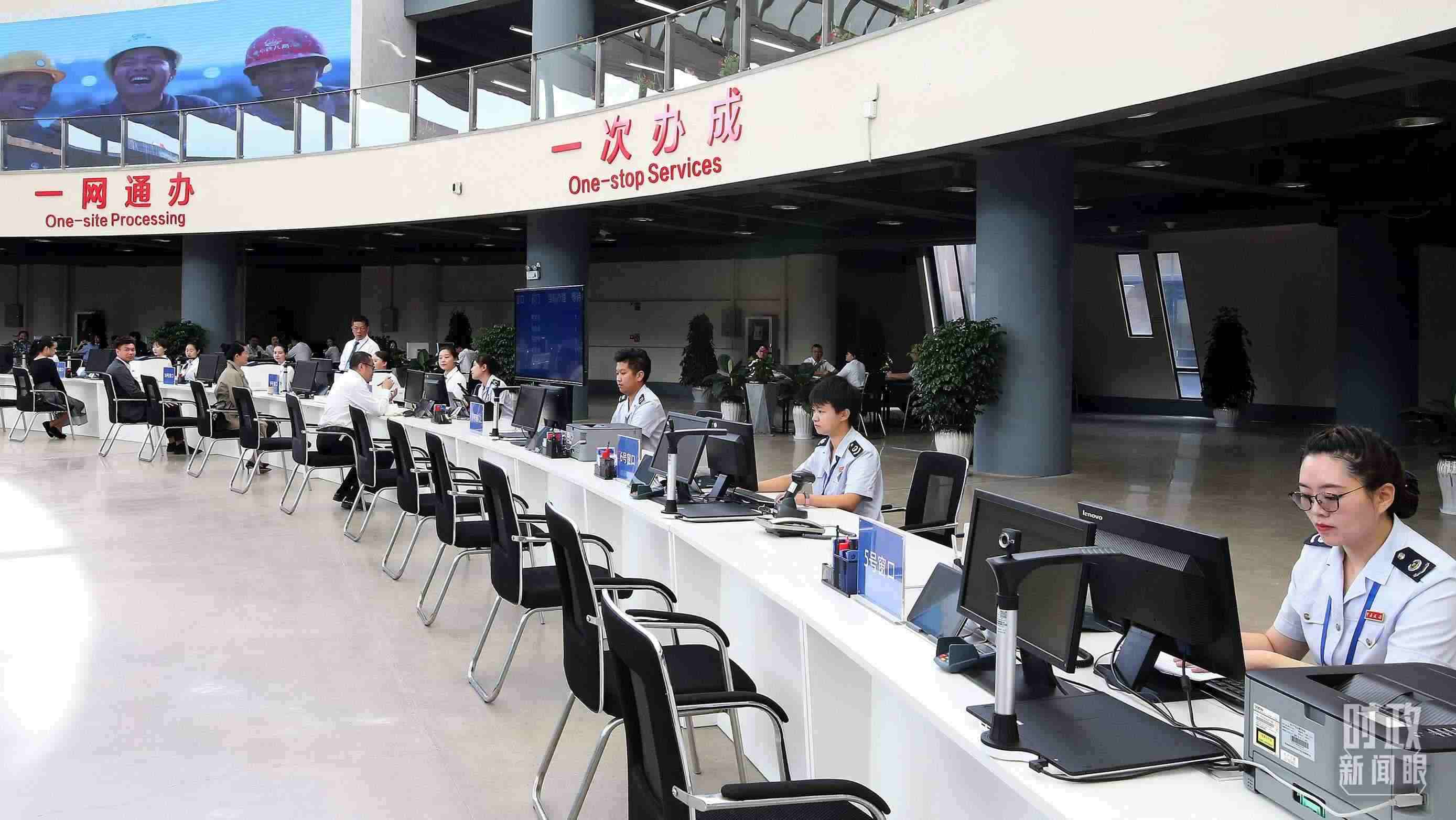 △中國（云南）自由貿(mào)易試驗區(qū)昆明片區(qū)綜合服務(wù)中心。（圖/視覺中國）