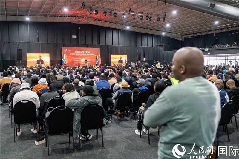 2024年中資企業(yè)招聘大會現(xiàn)場。 人民網(wǎng) 希拉茲攝