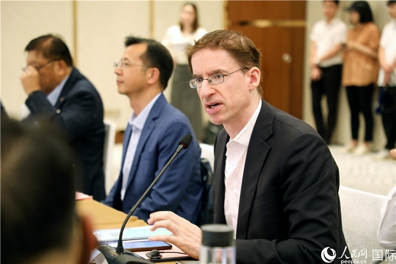 德國駐廣州總領(lǐng)事魯彥在產(chǎn)業(yè)對接會上發(fā)言。人民網(wǎng)記者趙益普攝