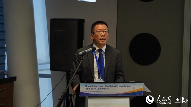 南非中國經(jīng)貿(mào)協(xié)會會長、中國銀行約翰內(nèi)斯堡分行行長張朝陽致辭。人民網(wǎng) 劉暢攝