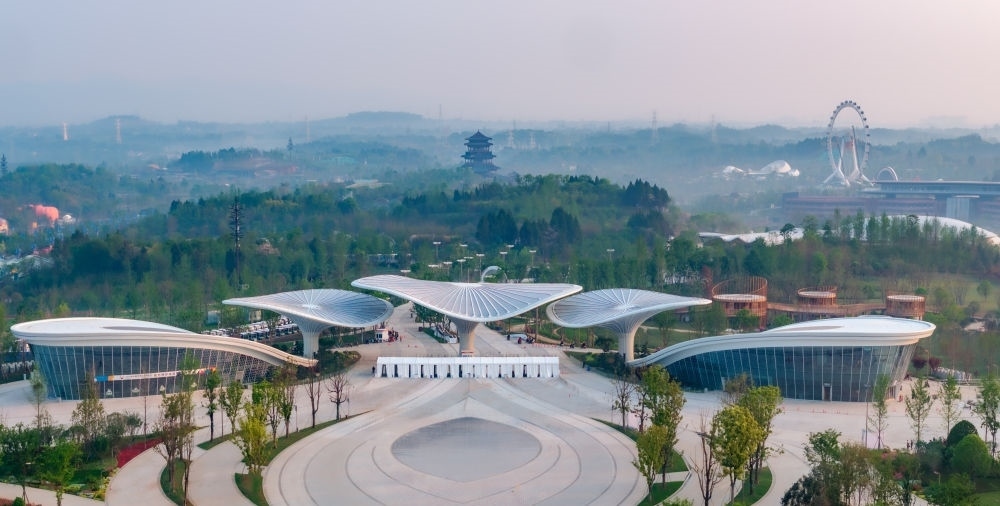 這是成都世園會(huì)主會(huì)場入口（無人機(jī)照片，2024年4月14日攝）。新華社記者 江宏景 攝