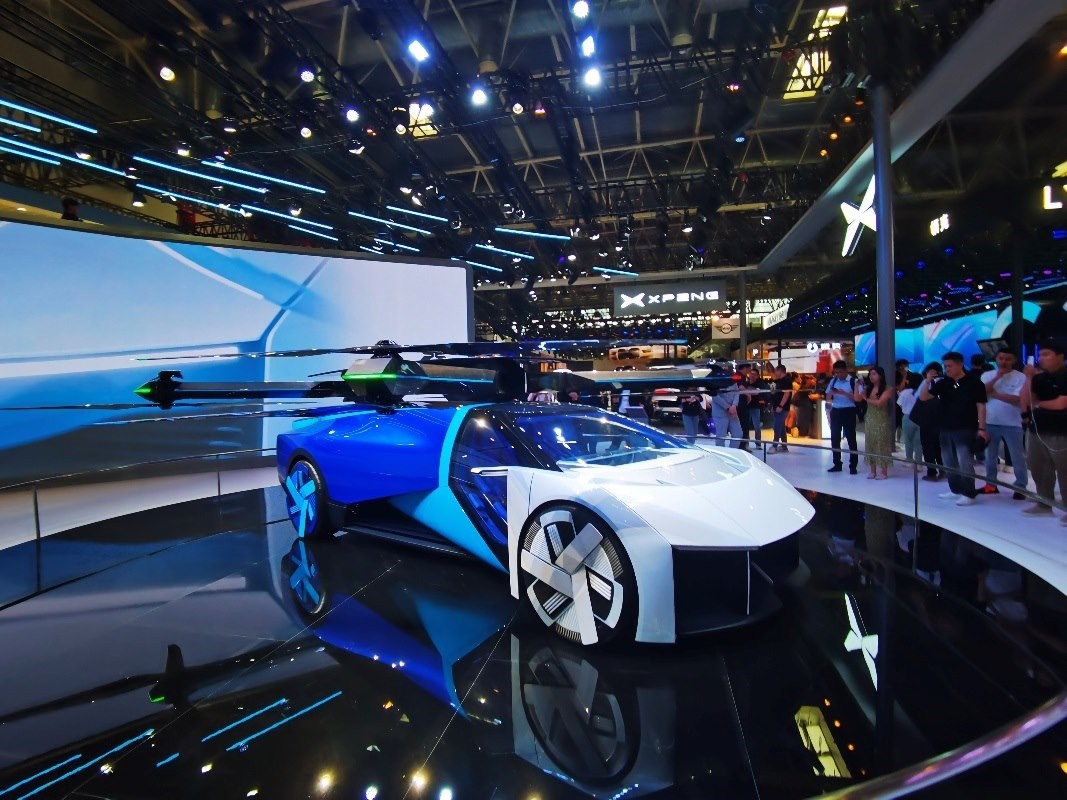 陸空一體式飛行汽車(chē)。人民網(wǎng)記者栗翹楚攝