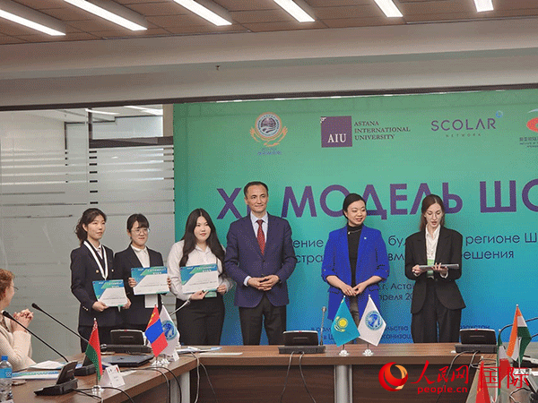 中國代表榮獲“最佳代表”獎。人民網(wǎng)記者 李強攝