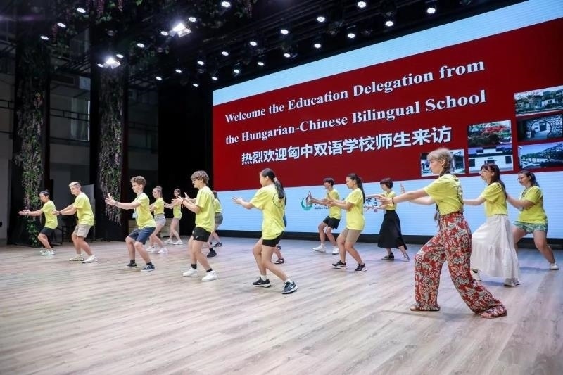 2023年7月，匈牙利匈中雙語學(xué)校師生代表團(tuán)來到江蘇參加“錦繡江蘇”青年交流項目。