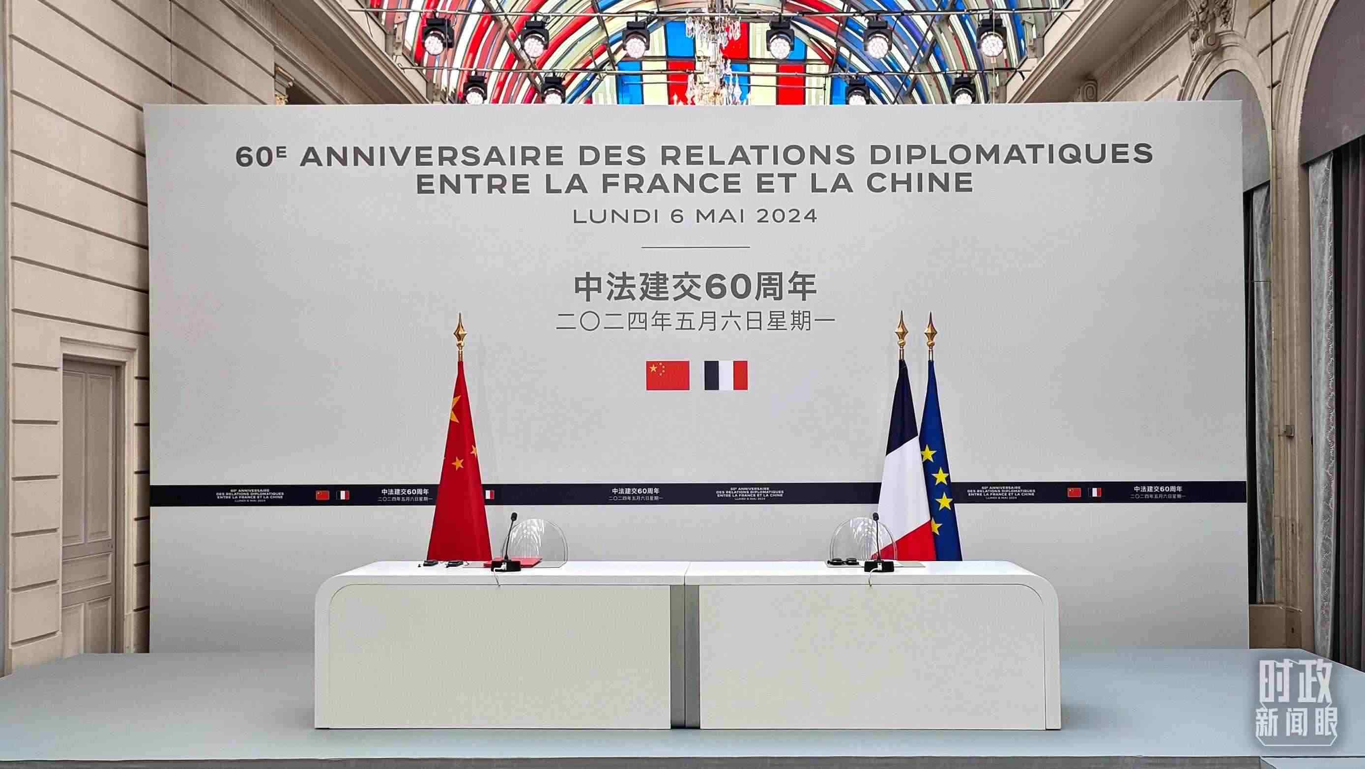 △習(xí)主席在巴黎愛(ài)麗舍宮同馬克龍總統(tǒng)會(huì)談后共同會(huì)見(jiàn)記者，這是會(huì)見(jiàn)開(kāi)始前的現(xiàn)場(chǎng)。（總臺(tái)央廣記者劉會(huì)民拍攝）