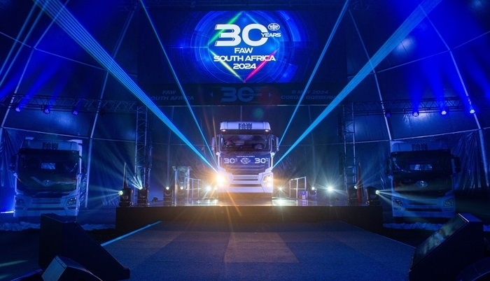 新一代旗艦車型JH6 550馬力牽引亮相。圖片來源：一汽解放