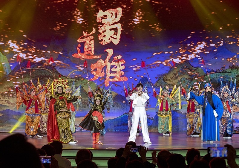 2023年10月13日，成都，“把青春華章寫在祖國大地上”大思政課網(wǎng)絡(luò)主題宣傳和互動(dòng)引導(dǎo)活動(dòng)在四川大學(xué)舉行。