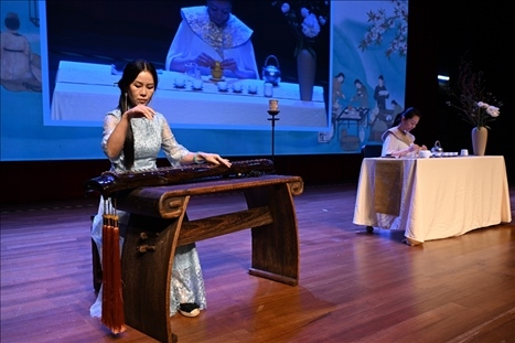 活動(dòng)現(xiàn)場茶藝古琴表演。新加坡中國文化中心供圖