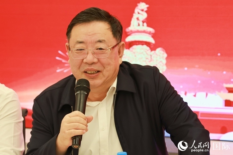 山東省泰安市委書記、市人大常委會主任楊洪濤在座談會上致辭。人民網(wǎng)記者 陳海琪攝