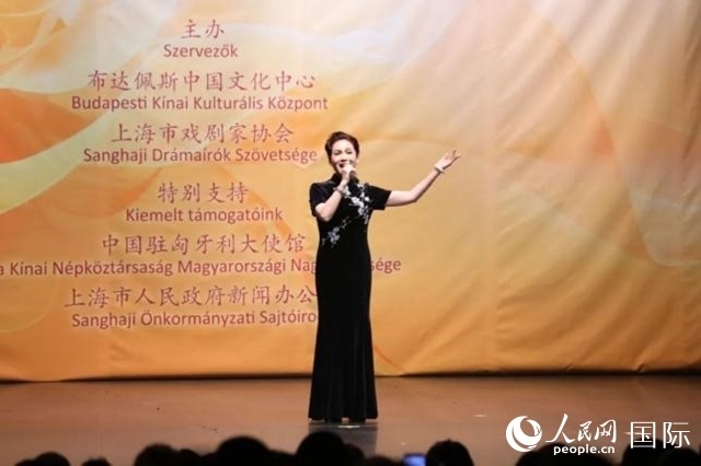 “玉蘭花開·魅力上?！弊哌M(jìn)布達(dá)佩斯。葉辰亮攝