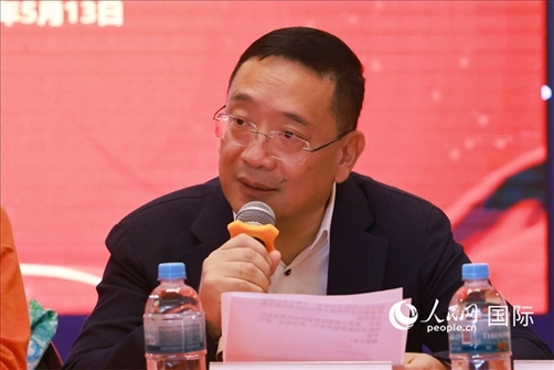 巴西文協(xié)主席上官建峰在座談會(huì)上致辭。人民網(wǎng)記者 陳海琪攝