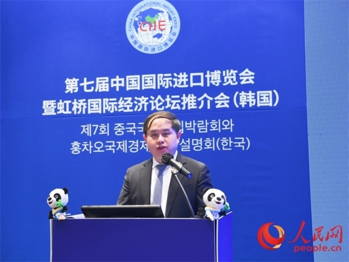 中國(guó)銀行首爾分行副行長(zhǎng)褚?guī)h發(fā)言。人民網(wǎng) 程安康攝