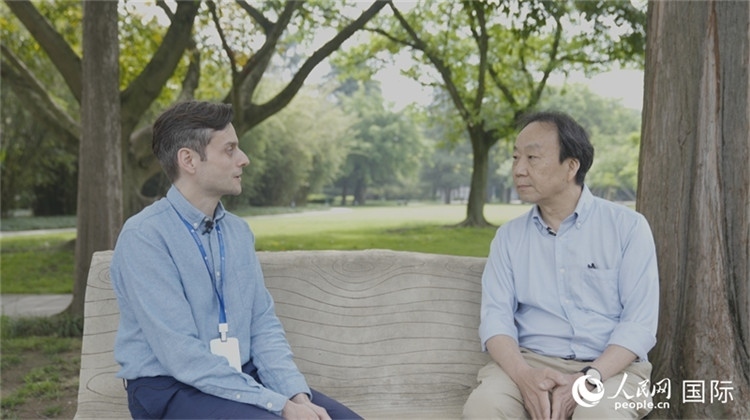 三星堆博物館館長(zhǎng)雷雨接受人民網(wǎng)采訪。人民網(wǎng)記者 張榮攝