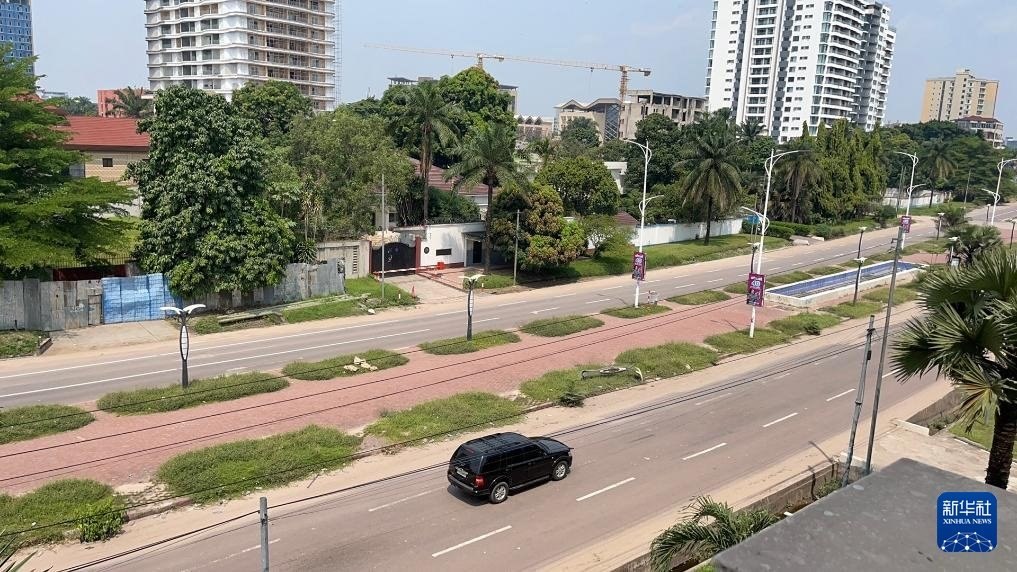 這是5月19日在剛果（金）首都金沙薩拍攝的街景（手機(jī)照片）。新華社發(fā)