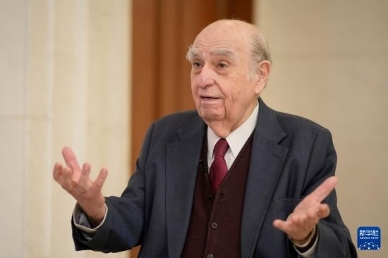  5月17日，烏拉圭前總統(tǒng)胡利奧·瑪麗亞·桑吉內(nèi)蒂在蒙得維的亞接受新華社記者專訪。新華社發(fā)（尼古拉斯·塞拉亞攝）