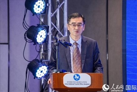 曼谷中國(guó)文化中心兼中國(guó)駐曼谷旅游辦事處主任闕小華發(fā)表演講。（普拉維攝）