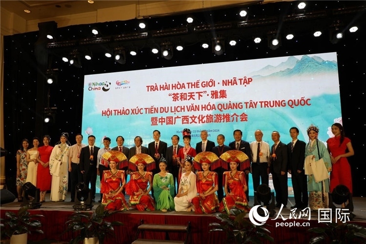 中越兩國嘉賓合影留念。人民網(wǎng)記者楊曄攝