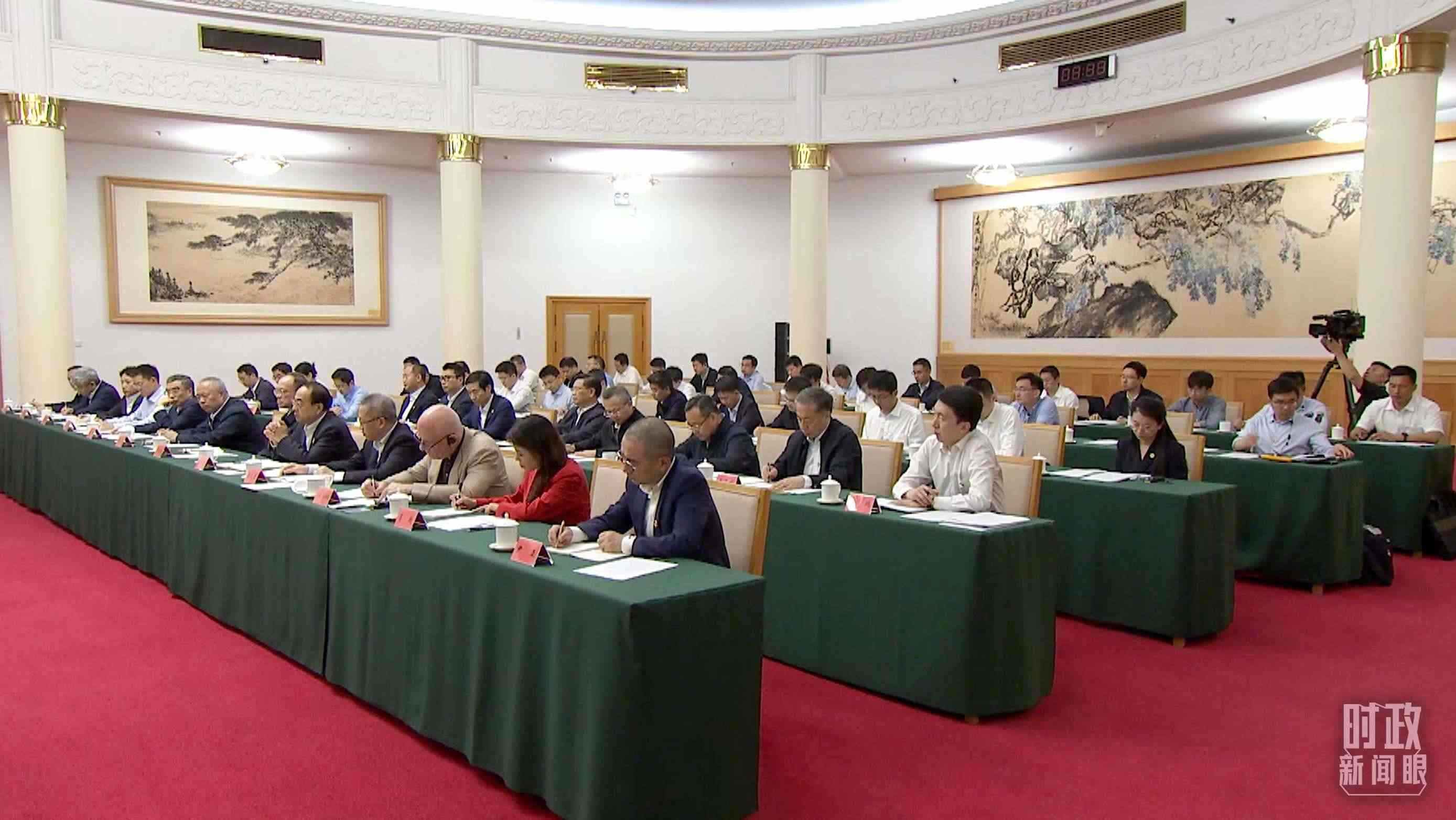 企業(yè)和專家座談會現(xiàn)場。