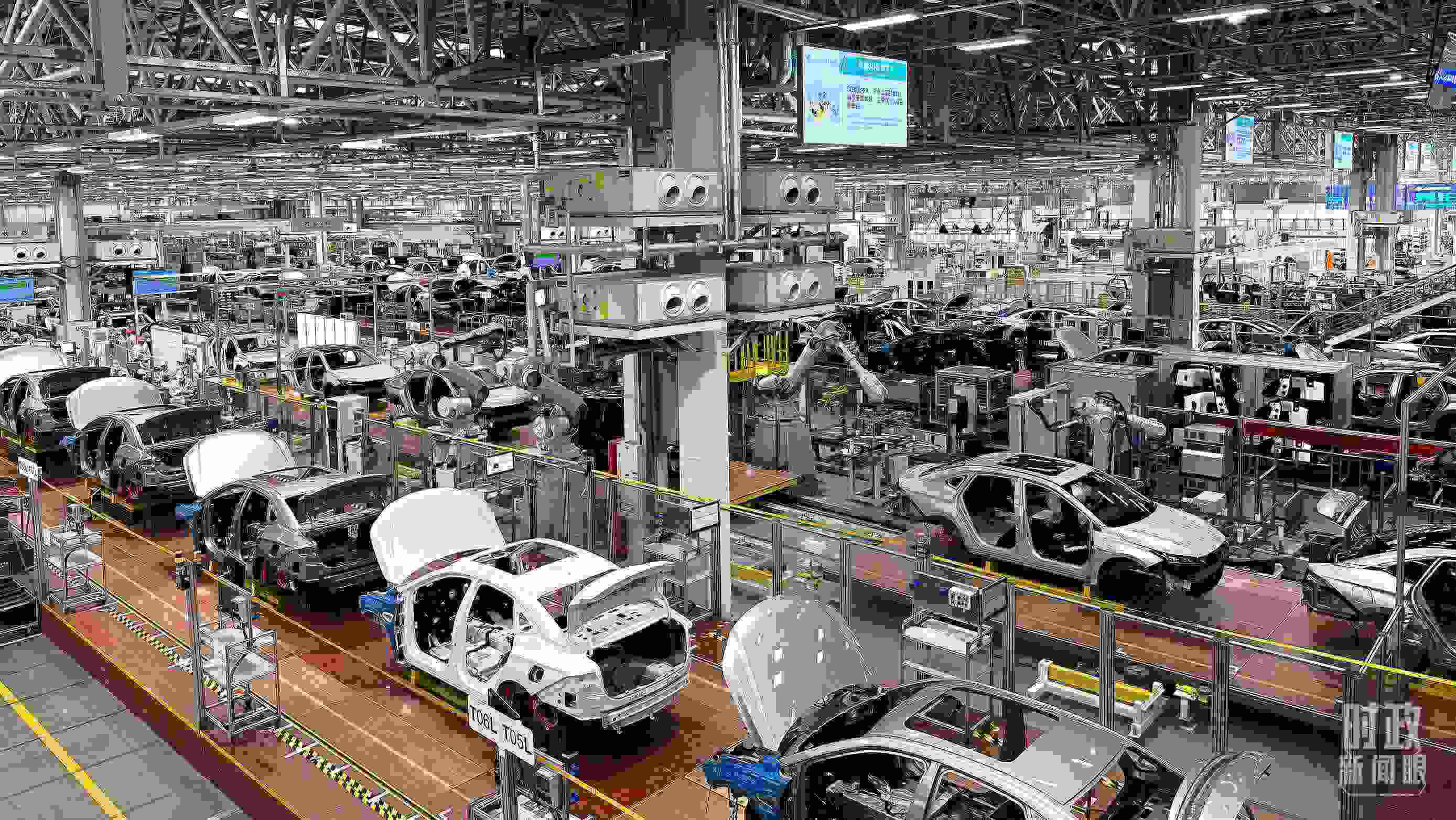 廣州廣汽埃安總裝車間智能生產(chǎn)線。2023年4月，習(xí)近平曾到這里考察。（總臺央視記者趙化拍攝）