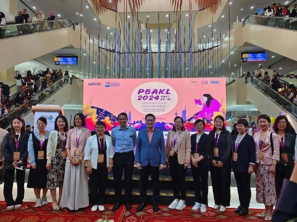 5月24日，在吉隆坡國際書展期間舉辦的中馬贈(zèng)書儀式。中國圖書進(jìn)出口（集團(tuán)）有限公司供圖