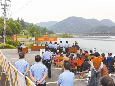 庭審現(xiàn)場。