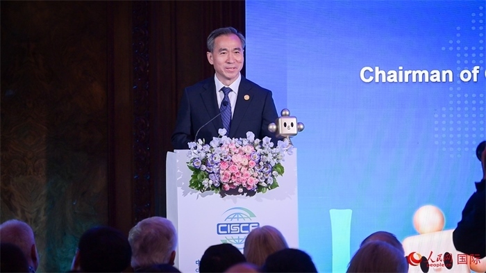 中國國際貿(mào)易促進委員會會長任鴻斌致辭。人民網(wǎng) 郭錦標(biāo)攝