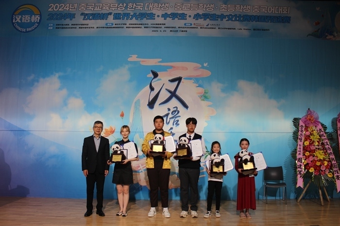 各組別的冠軍獲得者們合影留念。