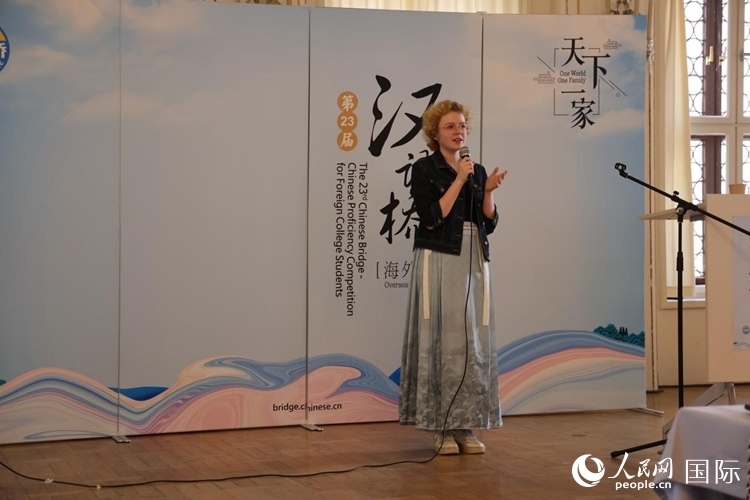 李歡欣在比賽中用中文演講。人民網(wǎng)記者 劉仲華攝