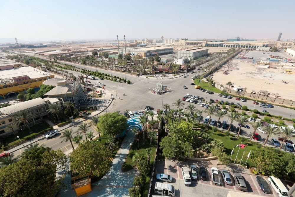 這是2023年8月10日在埃及蘇伊士省拍攝的中?！ぬ┻_(dá)蘇伊士經(jīng)貿(mào)合作區(qū)。新華社記者 隋先凱 攝