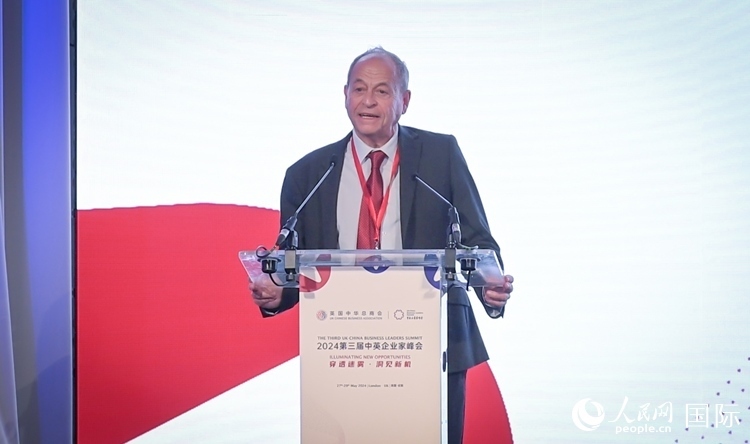 英國(guó)48家集團(tuán)俱樂(lè)部榮譽(yù)主席斯蒂芬·佩里致辭。人民網(wǎng) 郭錦標(biāo)攝