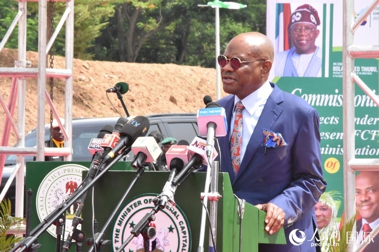 尼日利亞阿布賈首都地區(qū)部部長威克致辭。人民網(wǎng)記者 姜宣攝