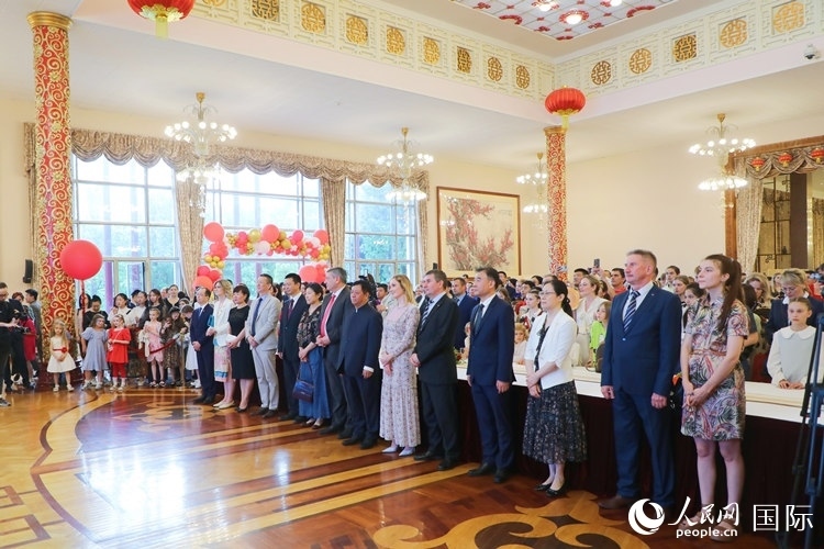 中國駐俄羅斯使館“六·一”兒童節(jié)大型招待會活動現(xiàn)場。人民網(wǎng)記者 隋鑫攝